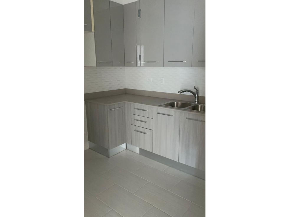 Se Alquila Apartamento 189 Mts L/B san Fco USD$2,300,oo — foto 3