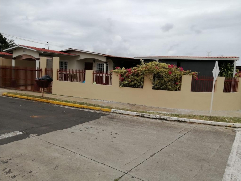 ALQUILO AMPLIA CASA COMERCIAL CHORRERA $