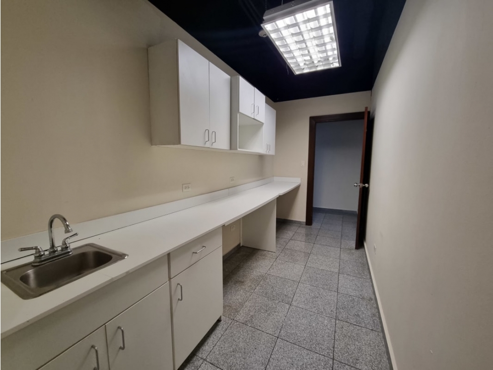 SE ALQUILA OFICINA LISTA PARA OCUPAR EN PUNTA PACIFICA — foto 2