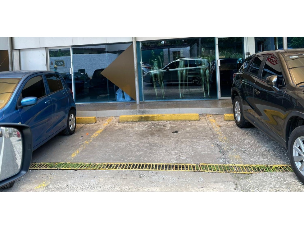 ALQUILER DE LOCAL COMERCIAL EN VIA PORRAS $ 1,200.00