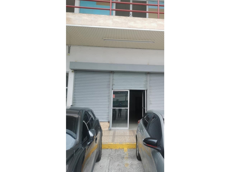 ALQUILER DE LOCAL COMERCIAL EN VÍA CINCUENTENARIO $ 1,000.00 - 1