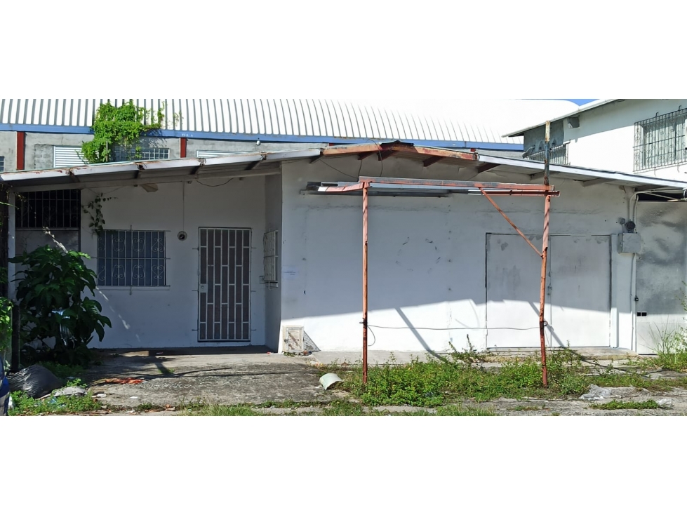 SE VENDE CASA EN PARQUE LEFEVRE >>VIA PRINCIPAL<<