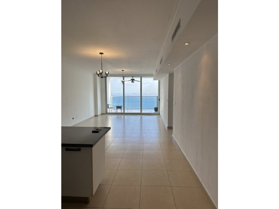 Se alquila Apartamento en Ave Balboa, edif. Waters