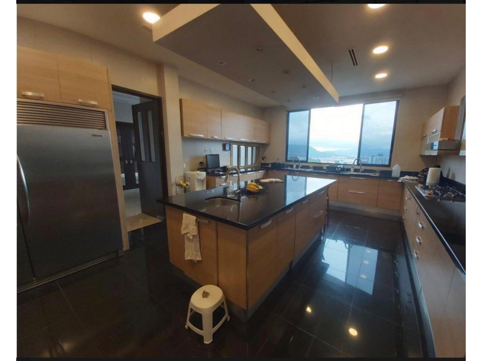 SE VENDE APARTAMENTO PH TORRE IMPERIAL