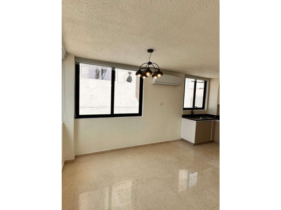SE VENDE BELLO APARTAMENTO RECIEN REMODELADO EN COCO DEL MAR — foto 4