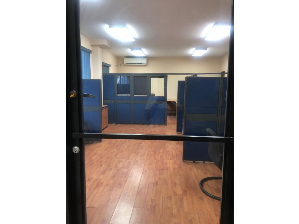 Venta edificio en Miraflores - Oficinas, bodega, y Parqueo de camiones - 3