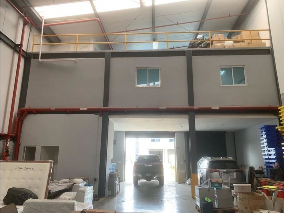 Amplia Bodega en Alquiler en Centro Industrial en Vía Tocumen 719 Mt2 - 2