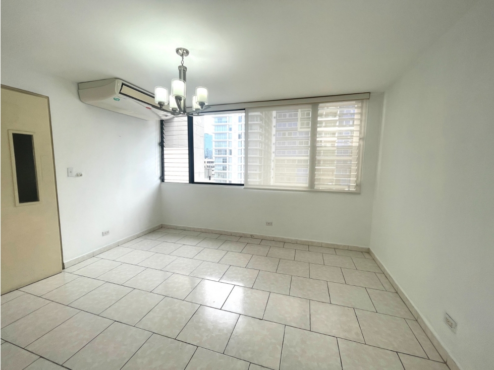 SE ALQUILA APARTAMENTO EN CORAL PLAZA