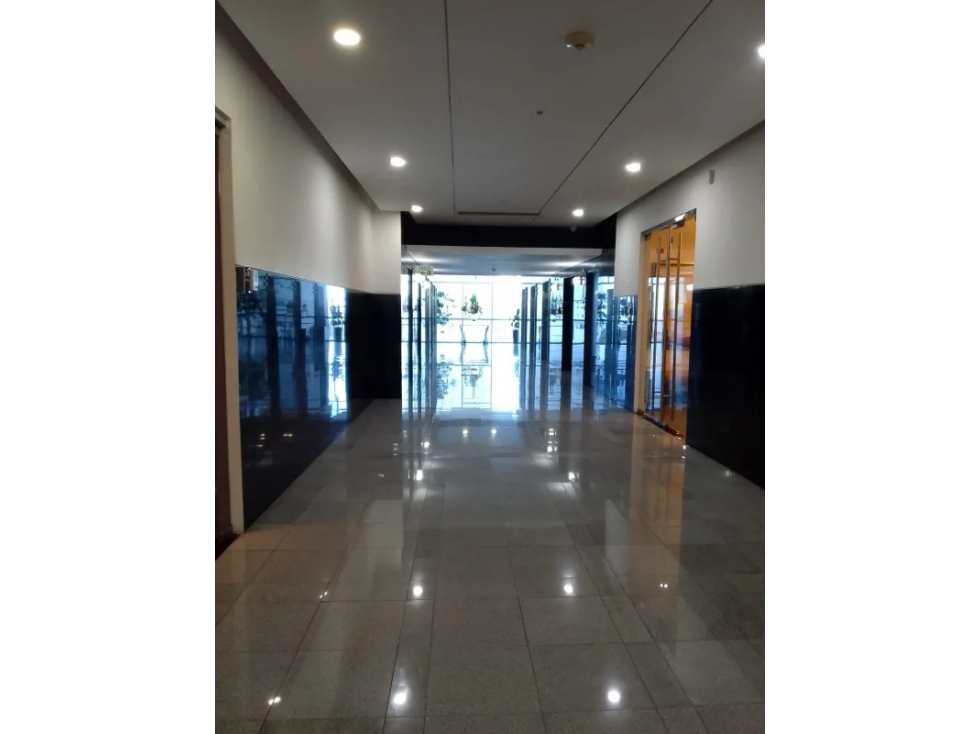 ALQUILO AMPLIA OFICINA EN COSTA DEL ESTE $3.800!!!