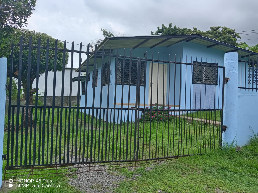 SE VENDE CASA EN EL CENTRO DE DAVID
