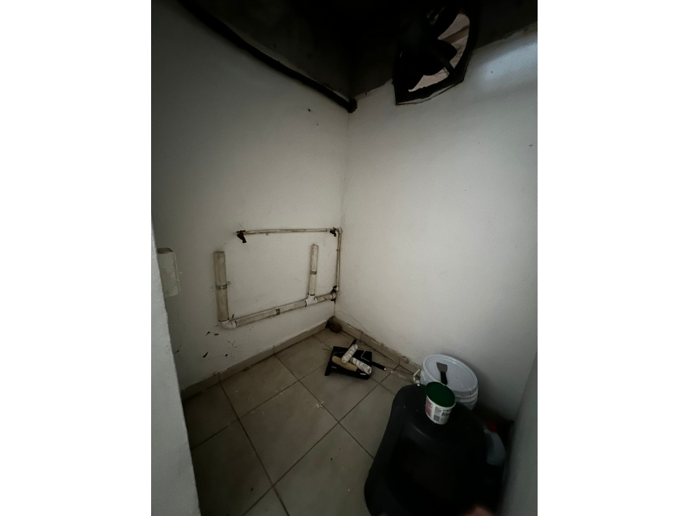 ALQUILO LOCAL COMERCIAL EN TUMBA MUERTO - 2