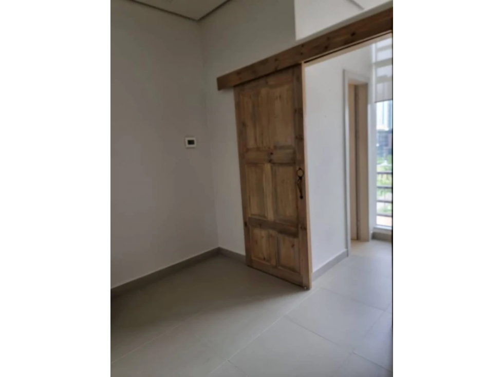 SE ALQUILA OFICINA EN COSTA DEL ESTE NEGOCIABLE