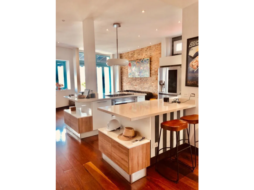 SE ALQUILA APARTAMENTO EN CASCO ANTIGUO NEGOCIABLE