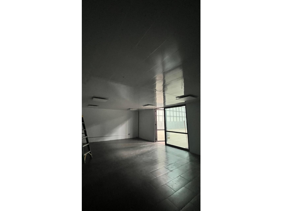 VENDO GALERA CON OFICINA ADMINISTRATIVA EN ALTO DE PACORA! - 4