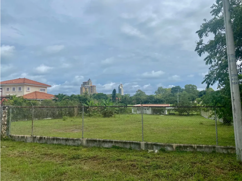 SE VENDE TERRENO EN CORONADO