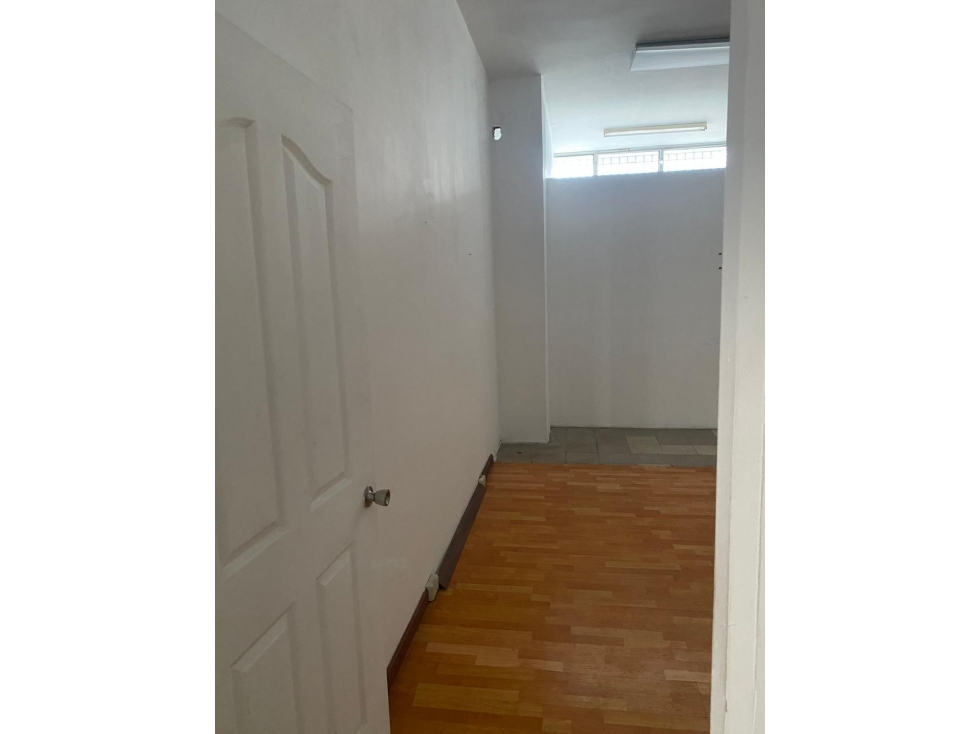 ALQUILO LOCAL COMERCIAL EN AV RAMON ARIAS $1800!!! - 5