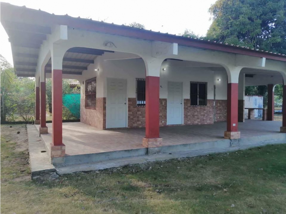 ¡Casa de Playa en Nueva Gorgona a Solo 5 Minutos de la Playa!