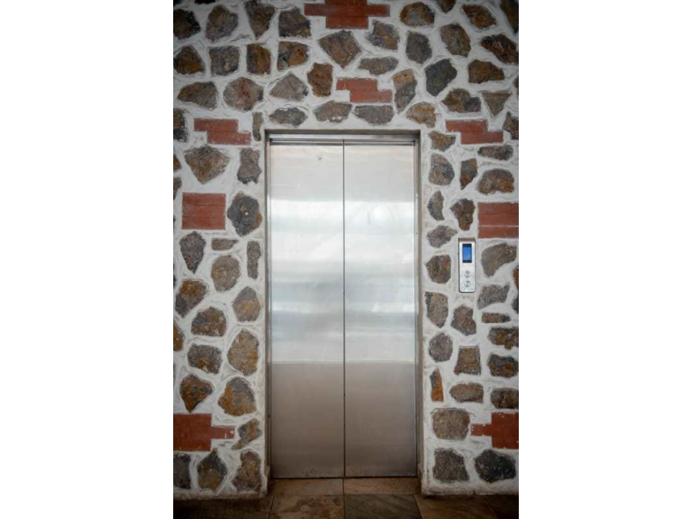 !OFERTA¡ Alquilo Local Comercial en plaza BELLA VISTA