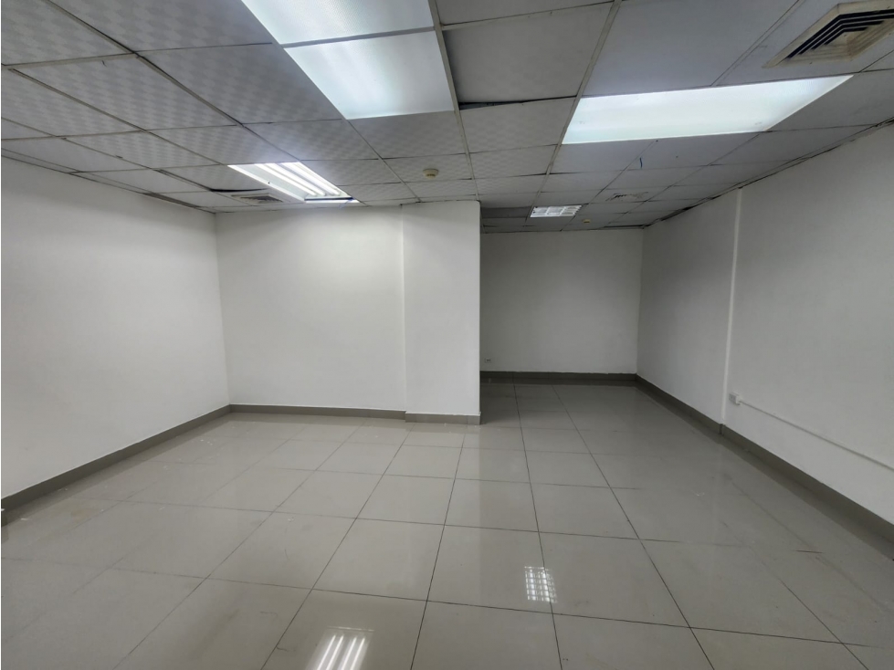 SE ALQUILA LOCAL COMERCIAL EN VIA ESPAÑA