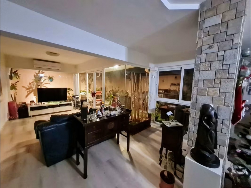 En venta casa remodelada en Albrook