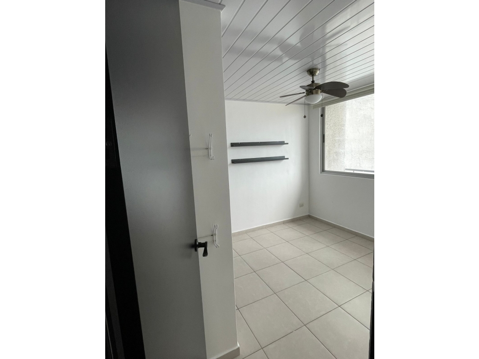 SE ALQUILA APARTAMENTO EN TUMBA MUERTO