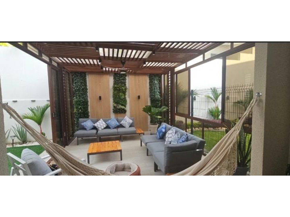 SE ALQUILA HERMOSA CASA AMOBLADA EN HOWARD