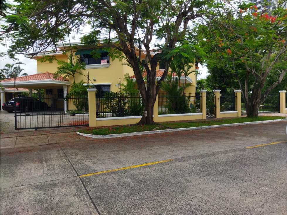 Se alquila/Vende Casa en el Carmen Linea blanca con piscina