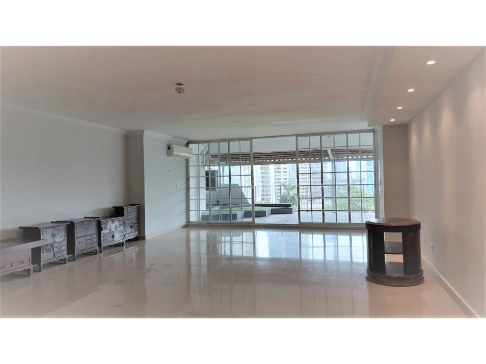 SE VENDE AMPLIO APARTAMENTO EN PUNTA PAITILLA