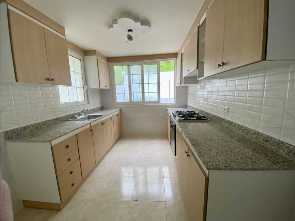 SE VENDE CASA DENTRO DE RESIDENCIAL EN BRISAS DEL GOLF $250,000 — foto 3