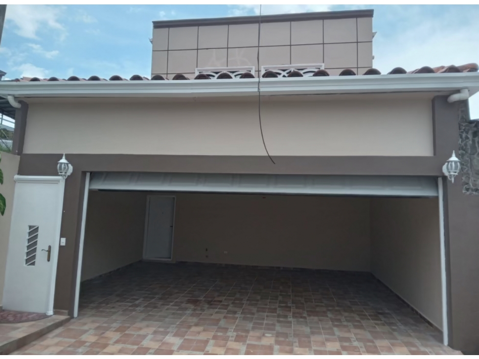 ALQUILO CASA AMOBLADA EN LINDA VISTA $1,300 — foto 2