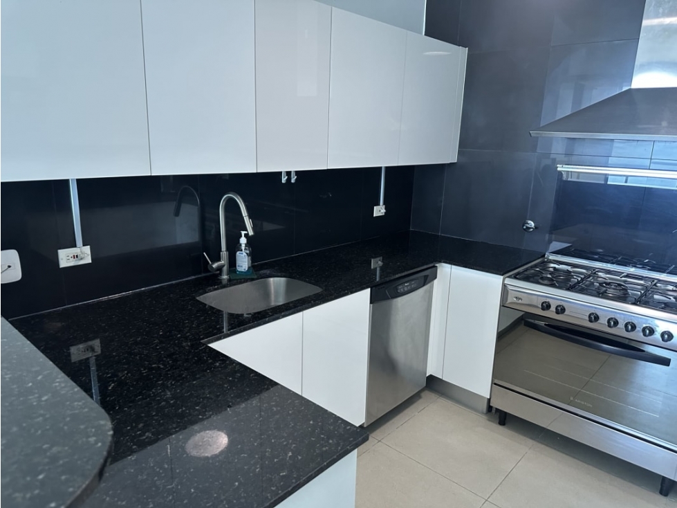 SE VENDE HERMOSO APARTAMENTO >>AVE BALBOA<< — foto 6