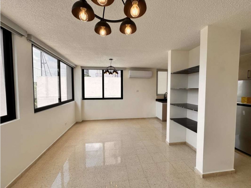 SE VENDE BELLO APARTAMENTO RECIEN REMODELADO EN COCO DEL MAR — foto 2