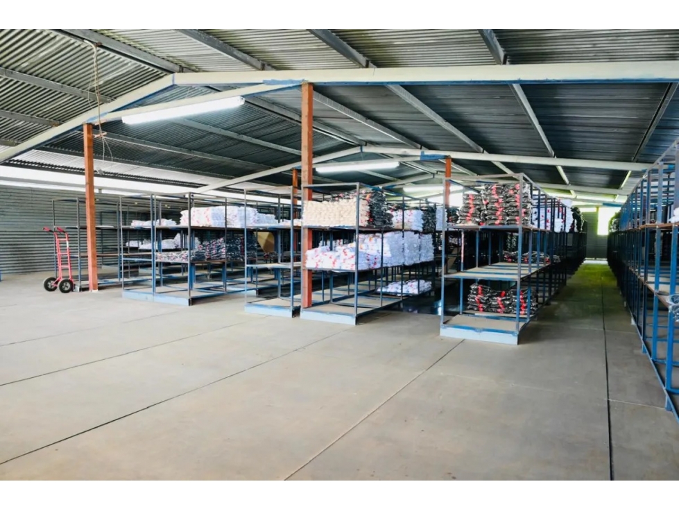 VENDO TERRENO COMERCIAL CON BODEGAS DE DOS PISOS EN PUEBLO NUEVO! — foto 5