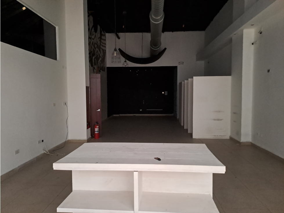 SE ALQUILA LOCAL COMERCIAL EN BELLA VISTA — foto 4