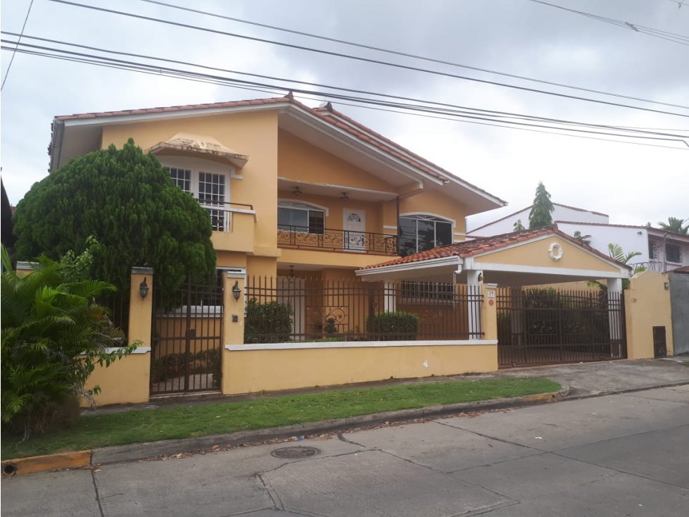 Se vende casa en la alameda 443 m2 $450,000.