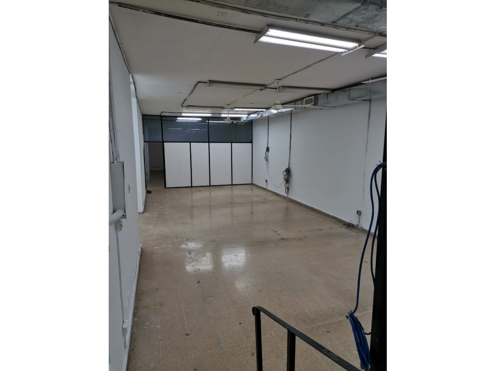 Se alquila local comercial de 340 m2 en bella vista $2500 - 4