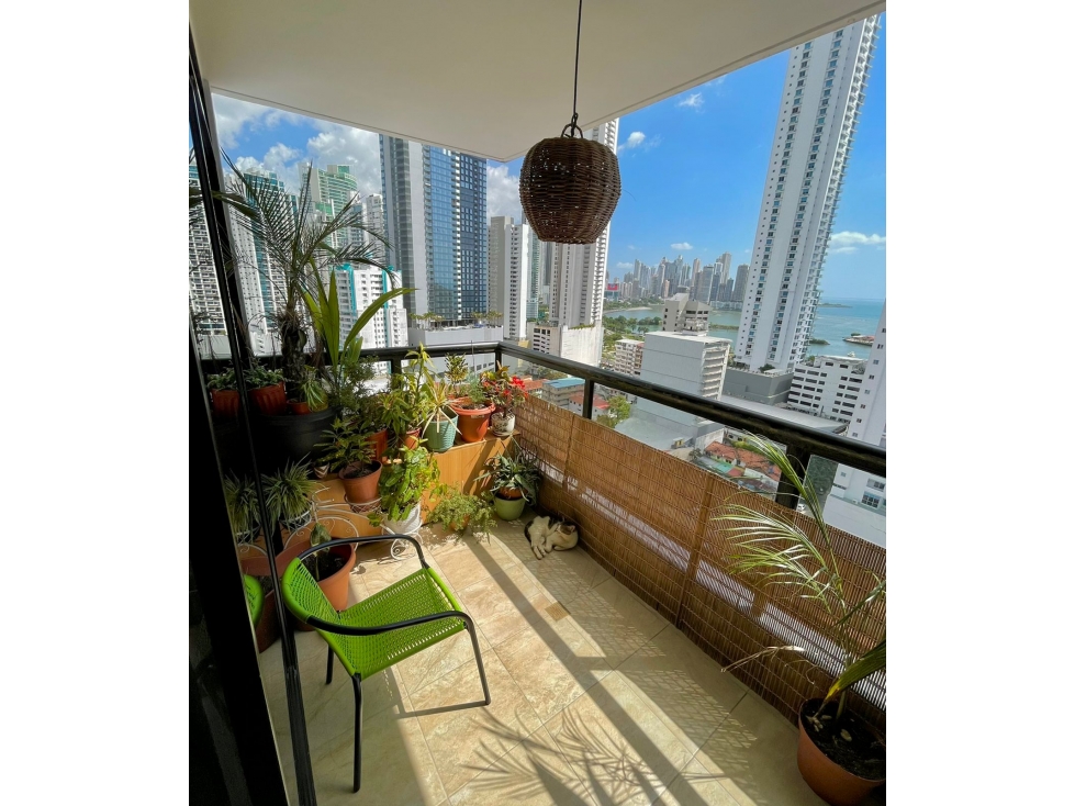 VENDO APARTAMENTO CON ALUSINANTES VISTAS A LA CINTA COSTERA $324000!!!