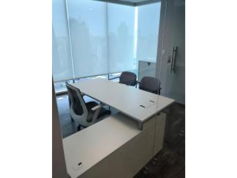 Se alquila oficina amoblada en Calle 50 Torre Global 167Mts $2,150