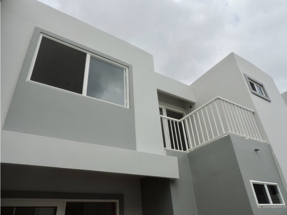 SE VENDE CASA EN BRISAS DEL GOLF $250,000 AM