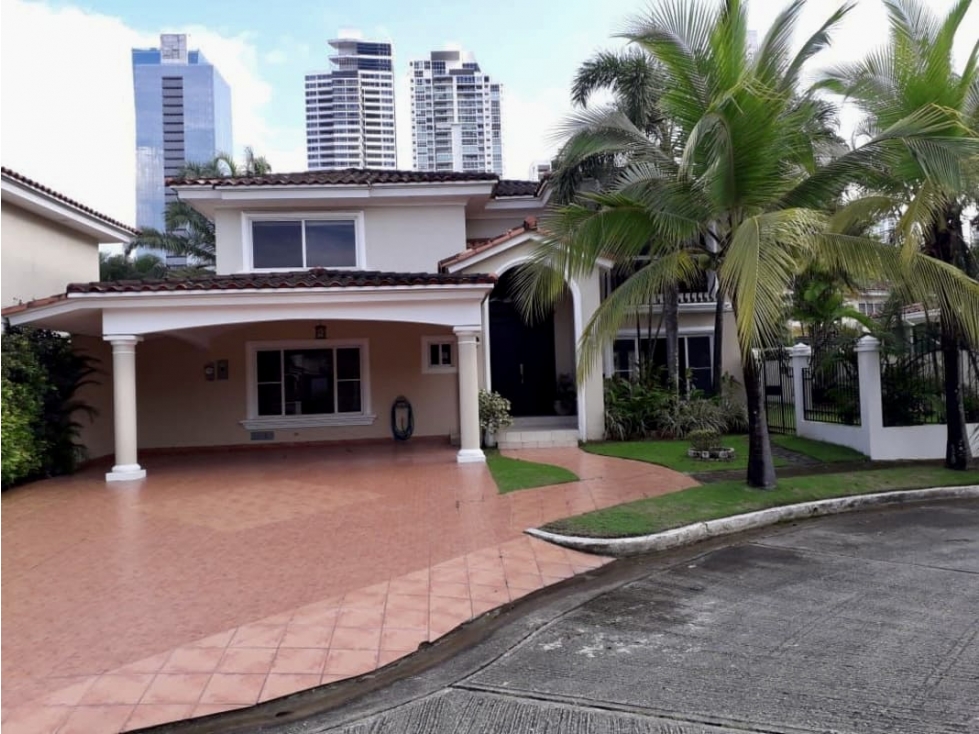 SE VENDE CASA EN COSTA DEL ESTE $800,000