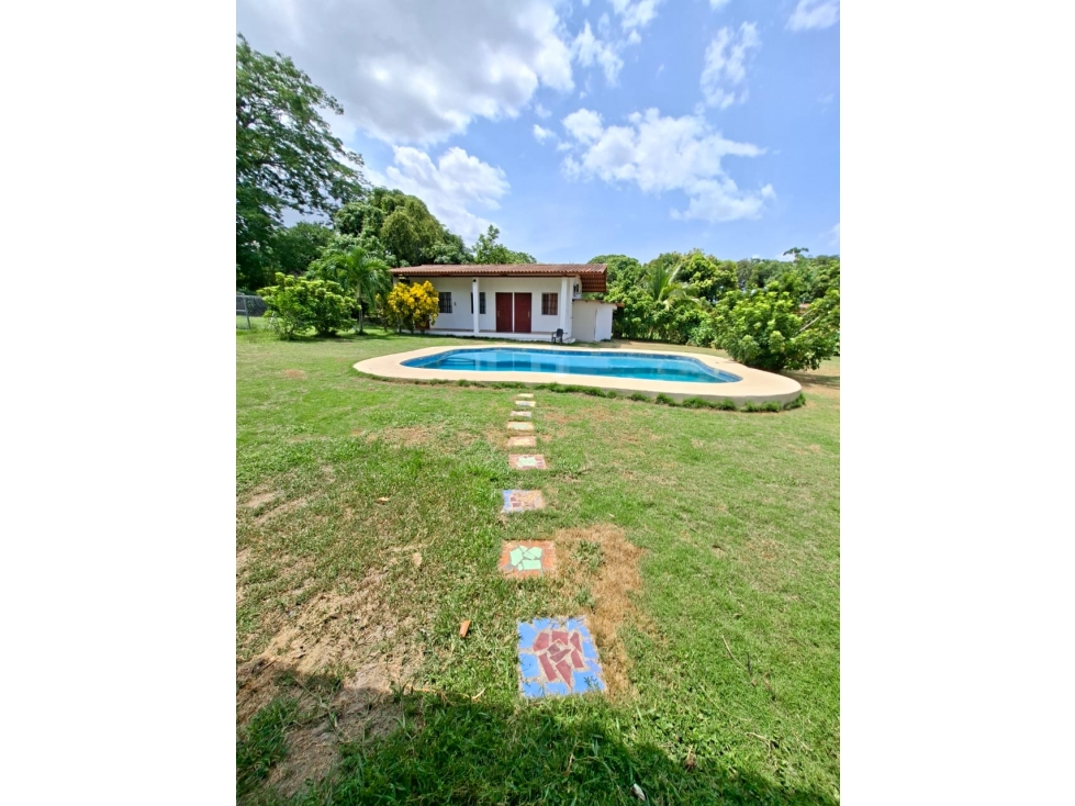 En venta propiedad con 3 cabañas en Santa Clara, Río Hato - 1