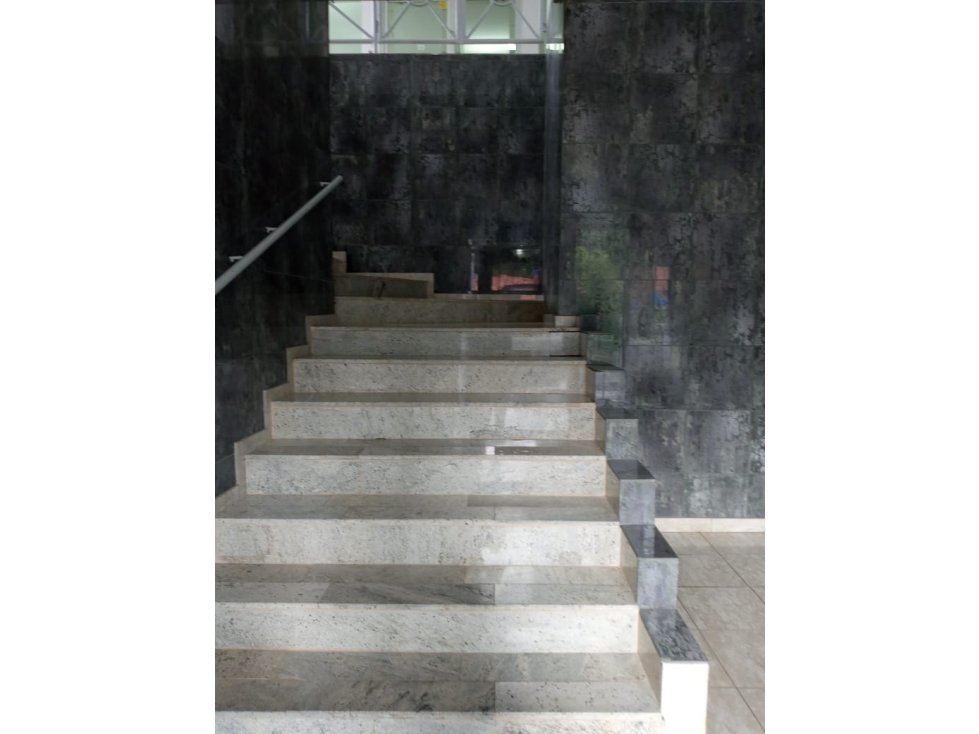 Se alquila oficina en san francisco de 130m2 $800 — foto 2