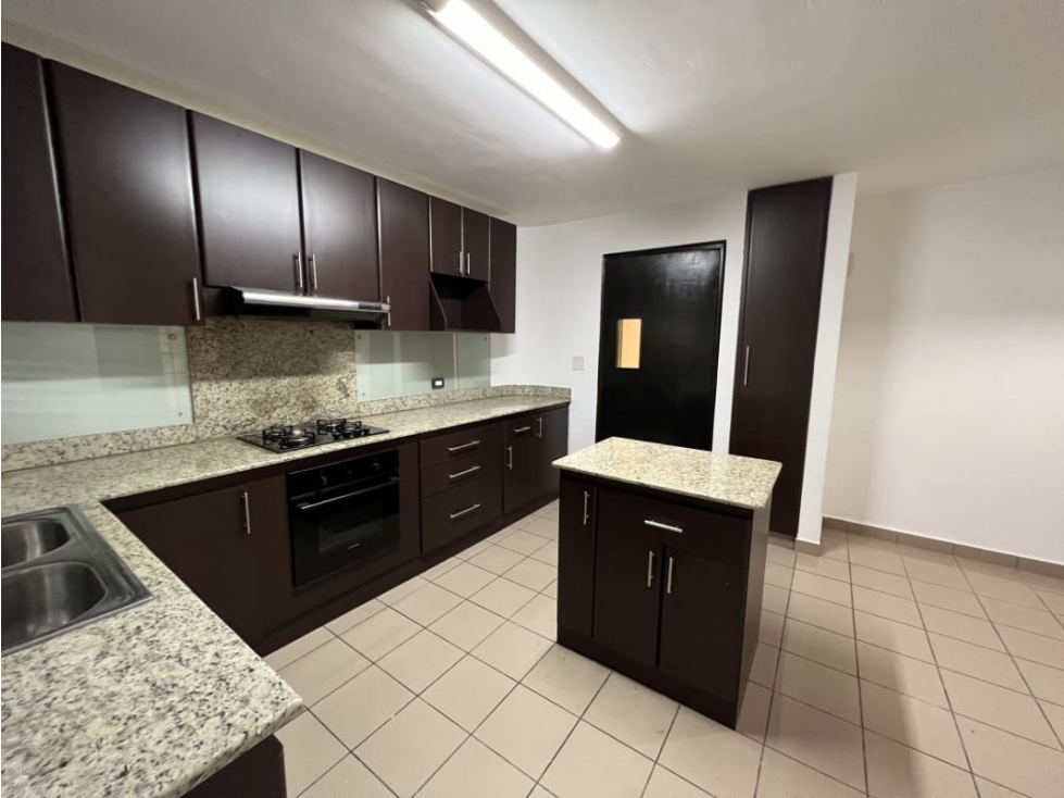 Casa para Alquilar en Altos de Panamá $1,500 — foto 4