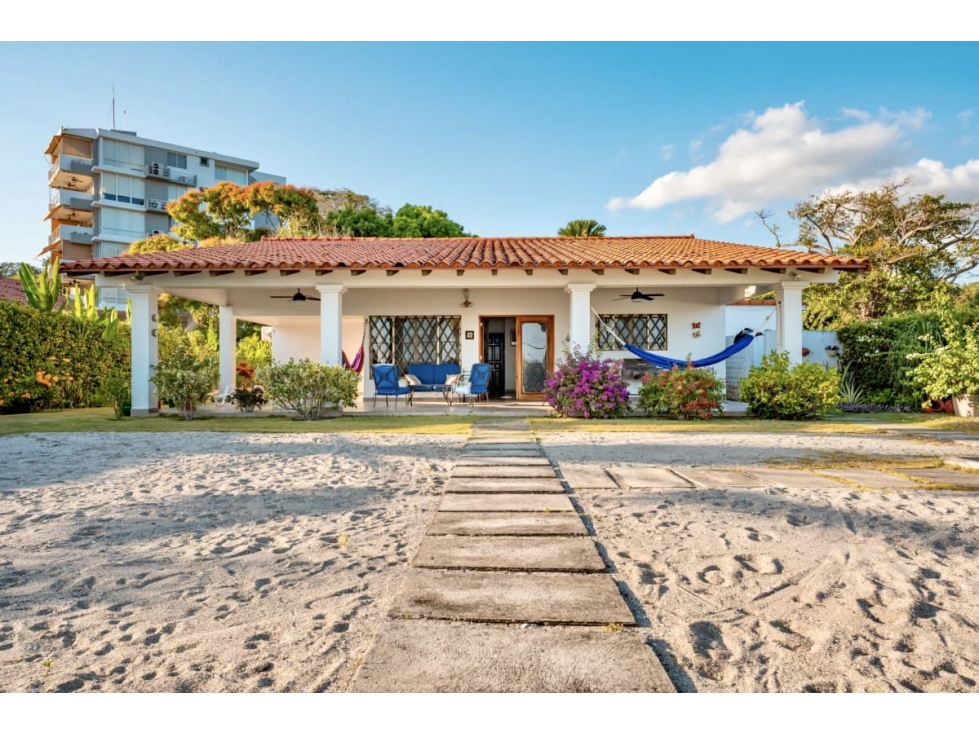 SE VENDE CASA FRENTE A LA PLAYA EN FARALLON $1,100,000