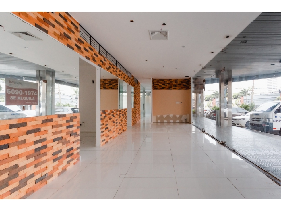 SE ALQUILA LOCAL EN OBARRIO >>VIA PRINCIPAL<<