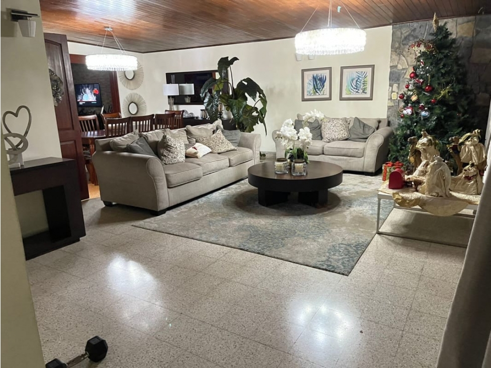 ALQUILO / VENDO ESPECTACULAR CASA $1500 - 2
