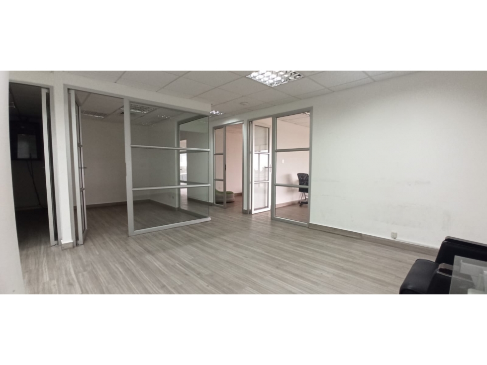 Se Alquilan oficinas en la mejor zona de Ave Balboa >>165mt2 - 3