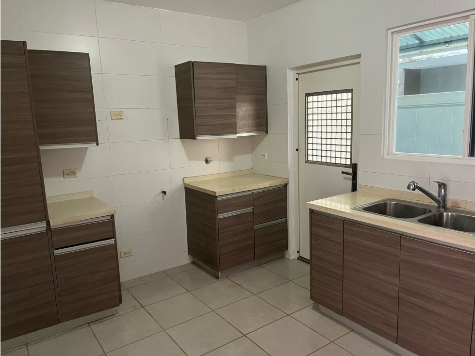 Se Vende Casa en PH Victoria, Brisas del Golf - 3