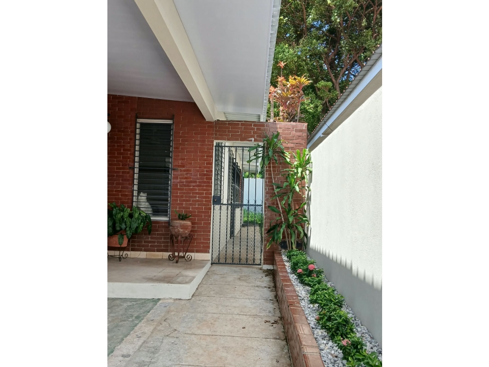 En alquiler con opción a compra, casa en Urbanización Chanis — foto 2