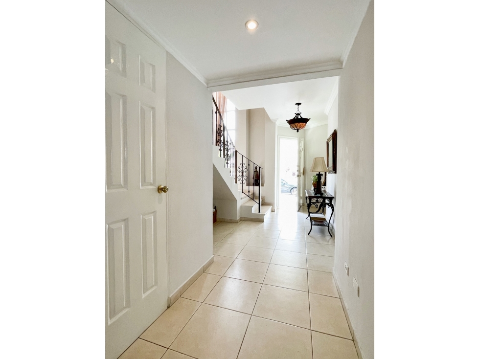 SE ALQUILA CASA AMOBLADA EN CLAYTON $2,250 AM — foto 4